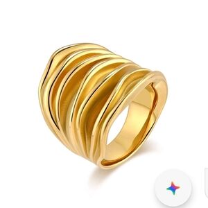 Gold Wave Sculpted Women’s Ring